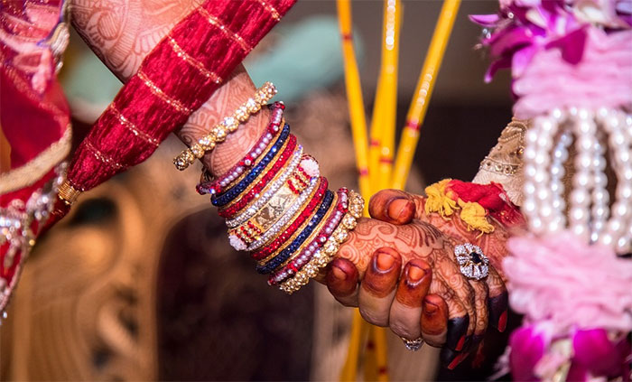 Indian Woman married Two Women as a 'Man' for Dowry Indian Woman married Two Women as a 'Man' for Dowry