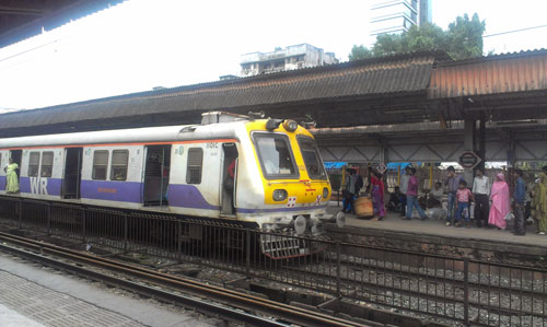 14-Mumbai-local-train