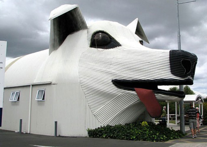 17th-dog-shaped-building