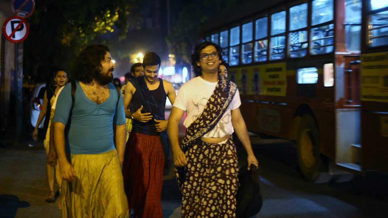 These Men Walked The Streets Of Mumbai Dressed In Women's Clothes ...