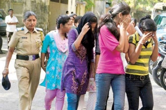 Mumbai Police Arrested 40 Couples From Hotel Rooms For Public Indecency ...