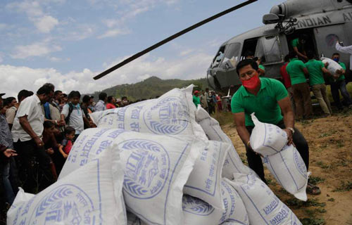 nepal-earthquake-rescue-aid-1