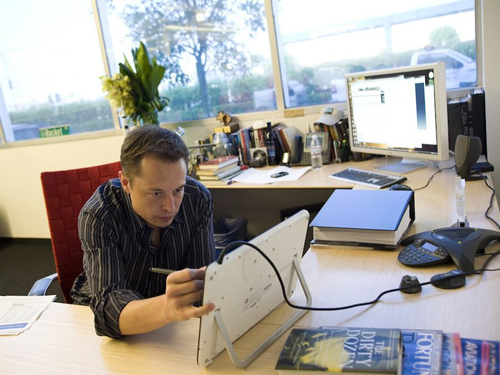 13 Famous People And Their Not So Famous Desks