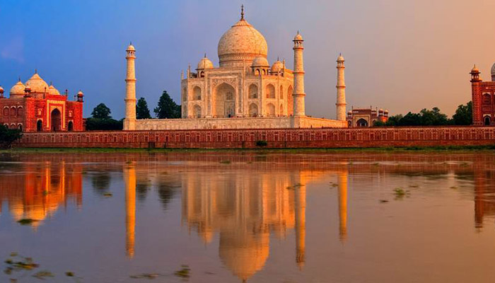 india-Taj-Mahal-shows-details
