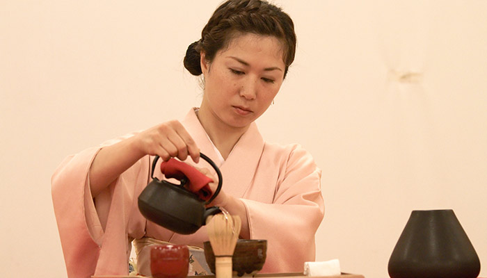 Japanese_tea_ceremony_20100502_Japan_Matsuri_02