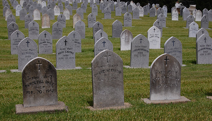 USA-Benicia-Saint_Dominic's_Cemetery-Nuns_Graves-2