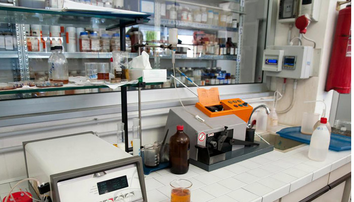 chemical-analysis-lab-with-equipment