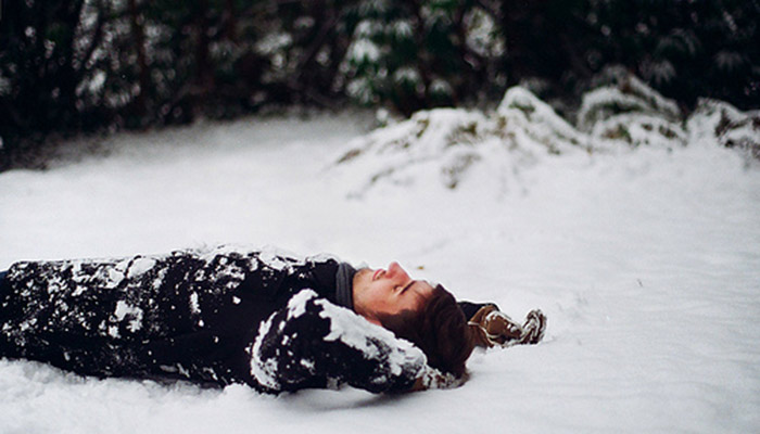 lying-in-the-snow