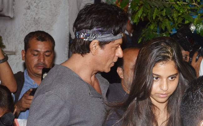 Srk Reveals Why He Was Angry When His Daughters Bikini Clad Photos