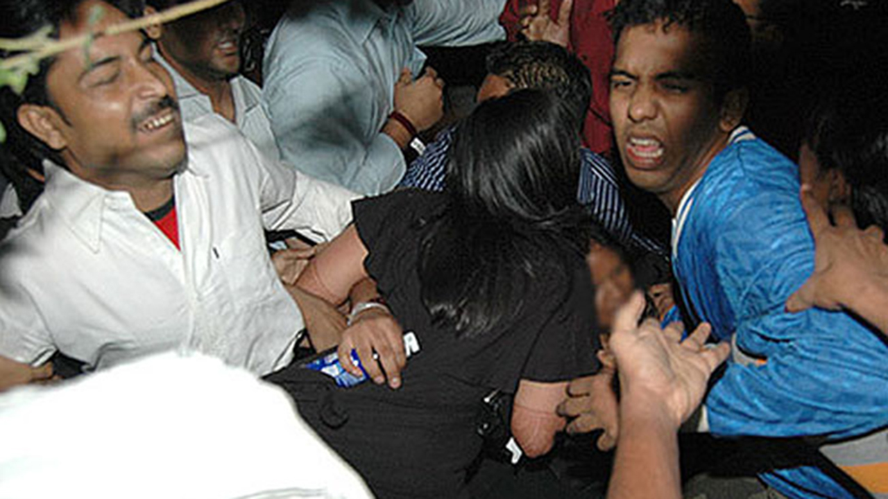 Apparently, 1500 Policemen Weren't Enough When Girls Were Mass Molested On NYE I