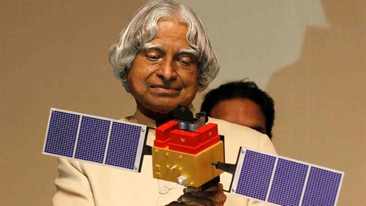 ISRO Made A Record And The First Look Of 'Dr Abdul Kalam' Was Revealed. Perfect Timing!